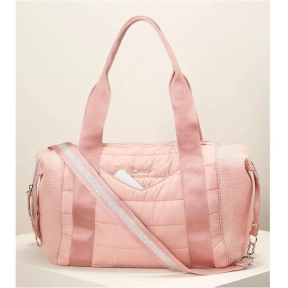 Stella & Dot Crush It Duffle Gym Travel Bag in Quilted Blush Color NWT MSRP $139 - Picture 1 of 9